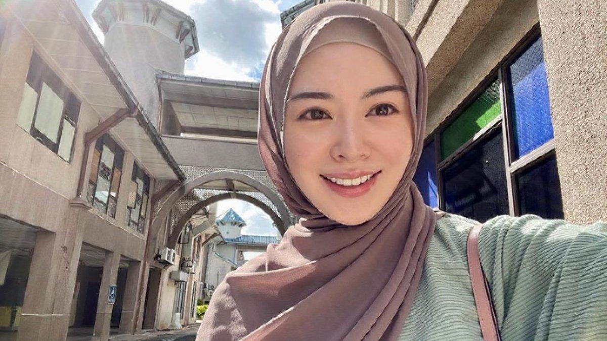 Ayana Moon, artis Korea Muslim