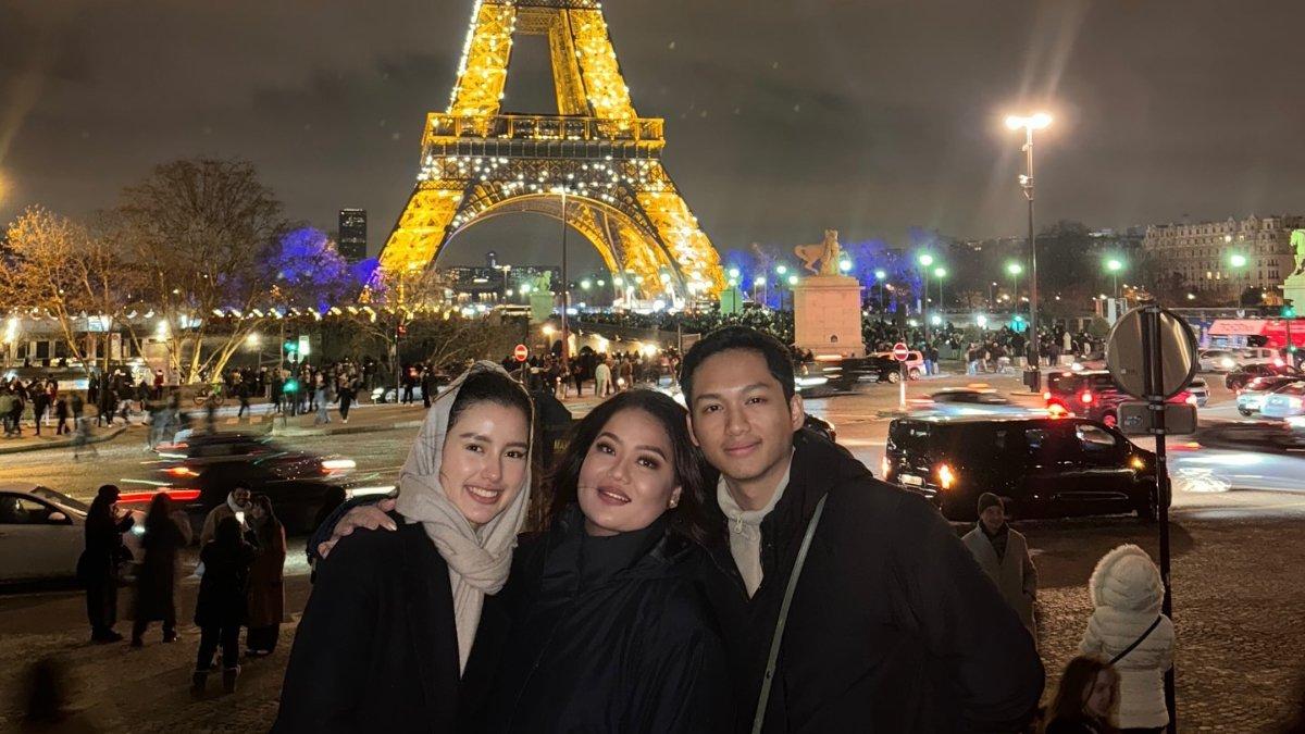 Azriel Hermansyah Liburan ke Eropa Bareng Sarah Menzel dan Calon Mertua