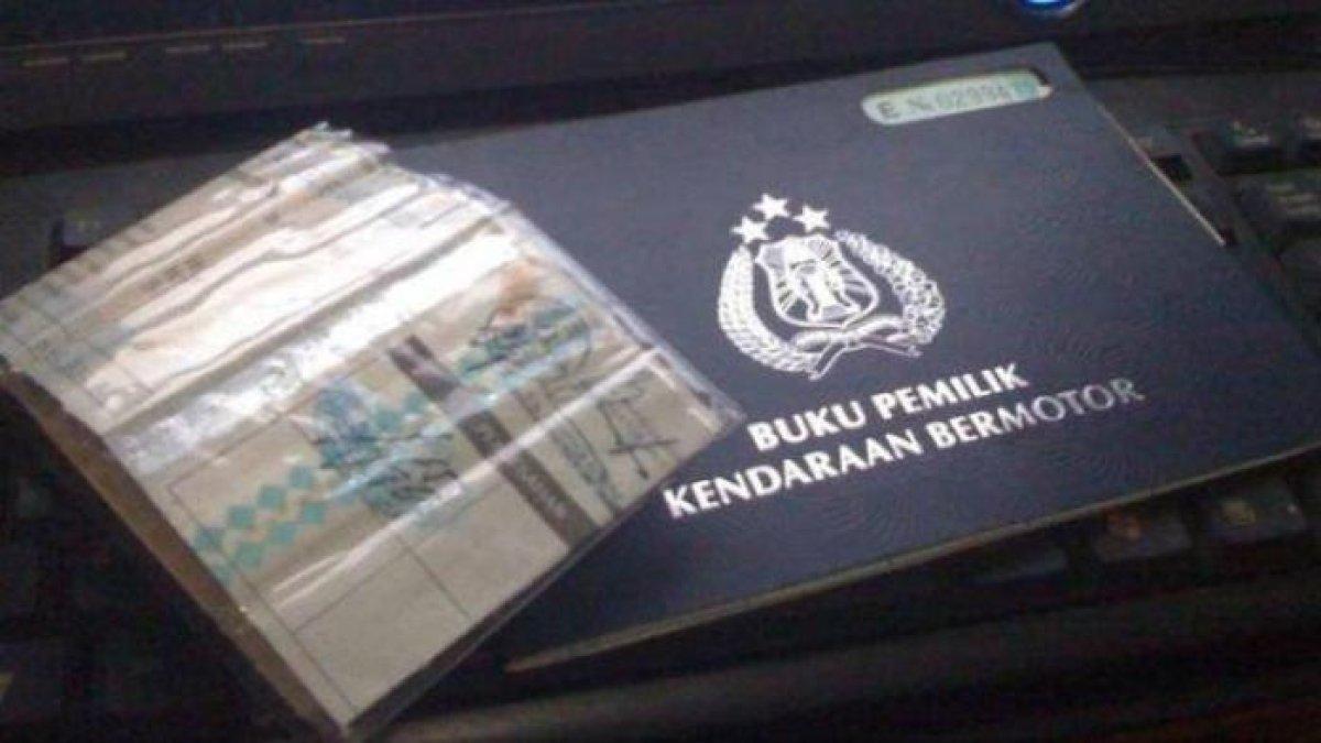 BPKB Kendaraan dan STNK.
