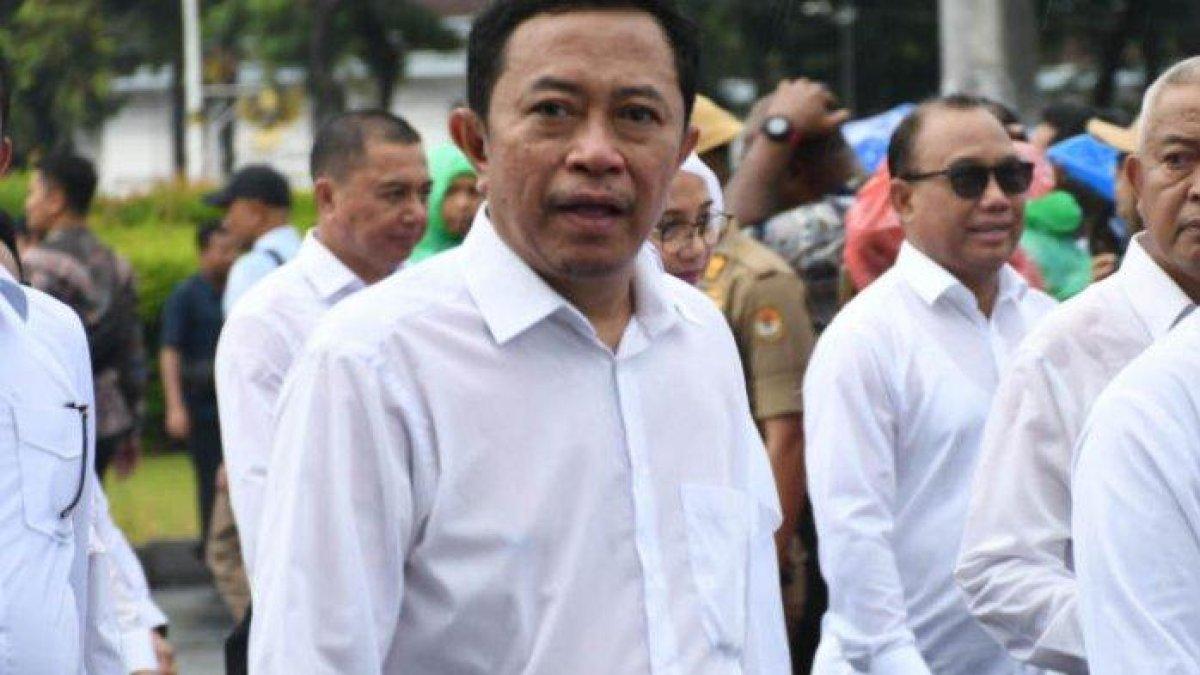 BUPATI BONDOWOSO 2025 - Bupati Bondowoso 2025 - 2030 Abdul Hamid Wahid. Lora Hamid merupakan sosok kiai, pengasuh Ponpes Nurul Jadid Paiton, Probolinggo yang kini menahkodai Kabupaten Bondowoso 2025 - 2030.