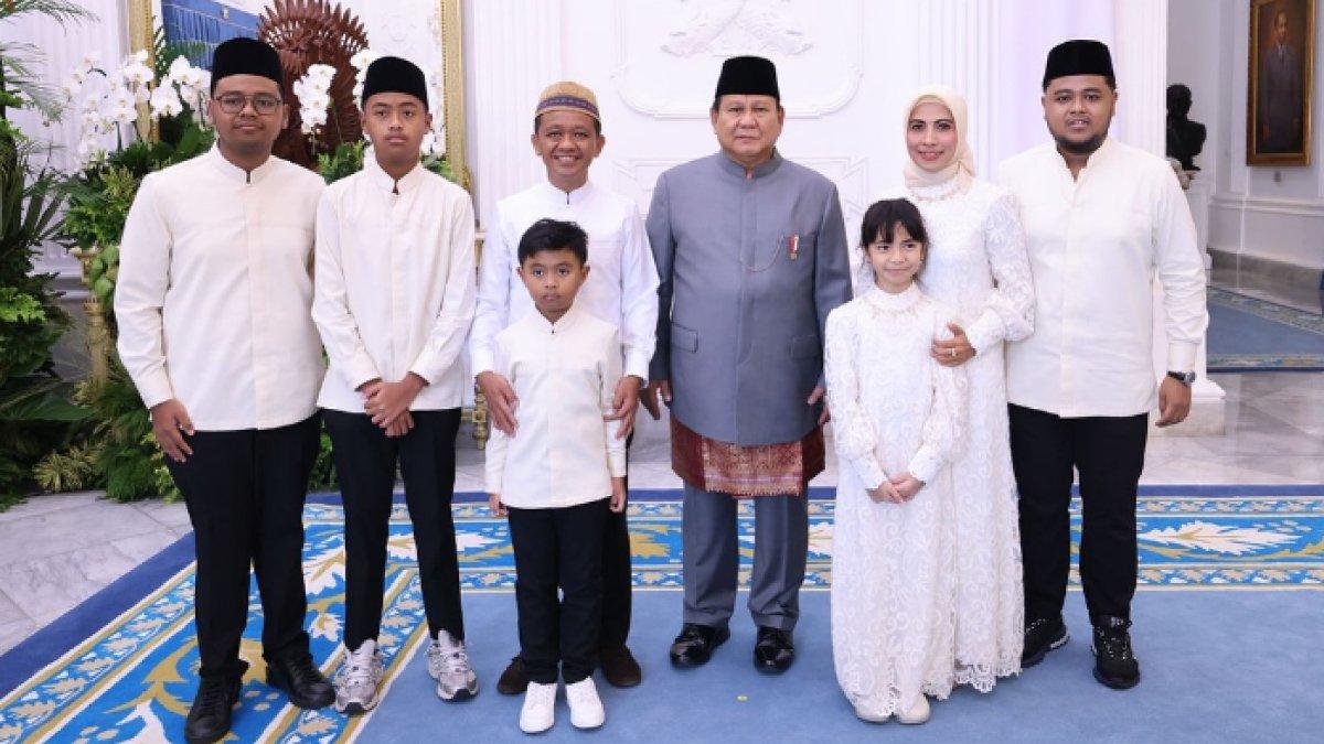 SOSOK SRI SUPARNI - Potret Bahlil Lahadalia bersama istri dan anak-anak saat menemui Prabowo Subianto, diambil dari Instagram pada Selasa (1/7/2025). Bahlil Lahadalia mempunyai istri bernama Sri Suparni.