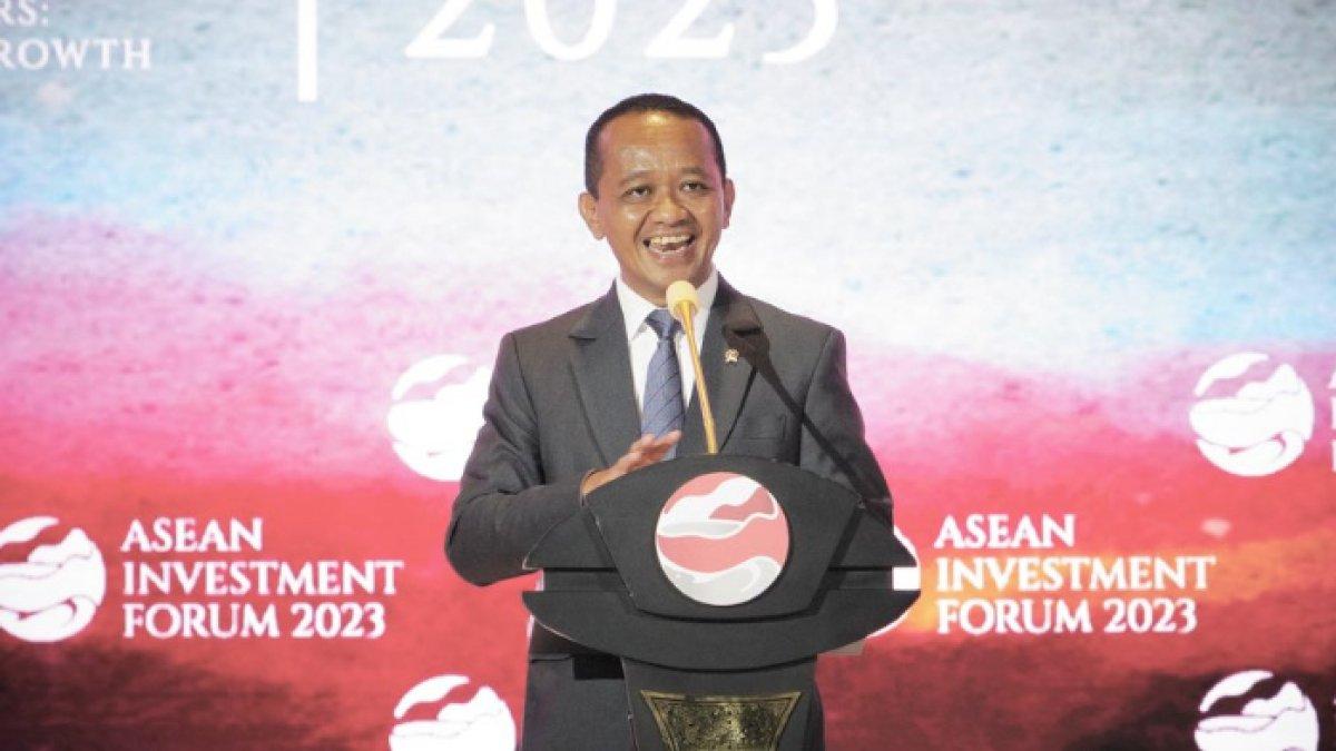 Bahlil Lahadalia saat membuka penyelenggaraan Association of Southeast Asian Nations (ASEAN) Investment Forum (AIF) Tahun 2023 di Hotel Sultan, Jakarta.