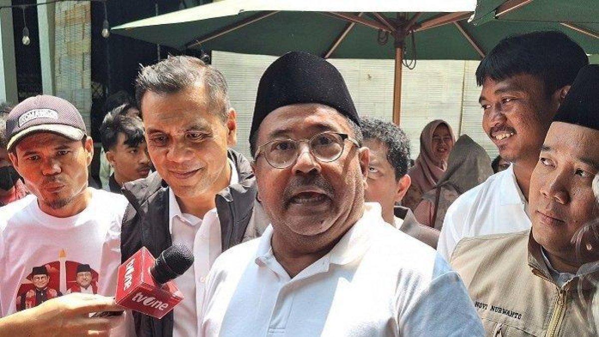 Bakal calon wakil gubernur Jakarta, Rano Karno alias Si Doel di Warung Bang Doel, Lebak Bulus, Jakarta, Jumat (6/9/2024). (Tribunnews.com/ Fersianus Waku)
