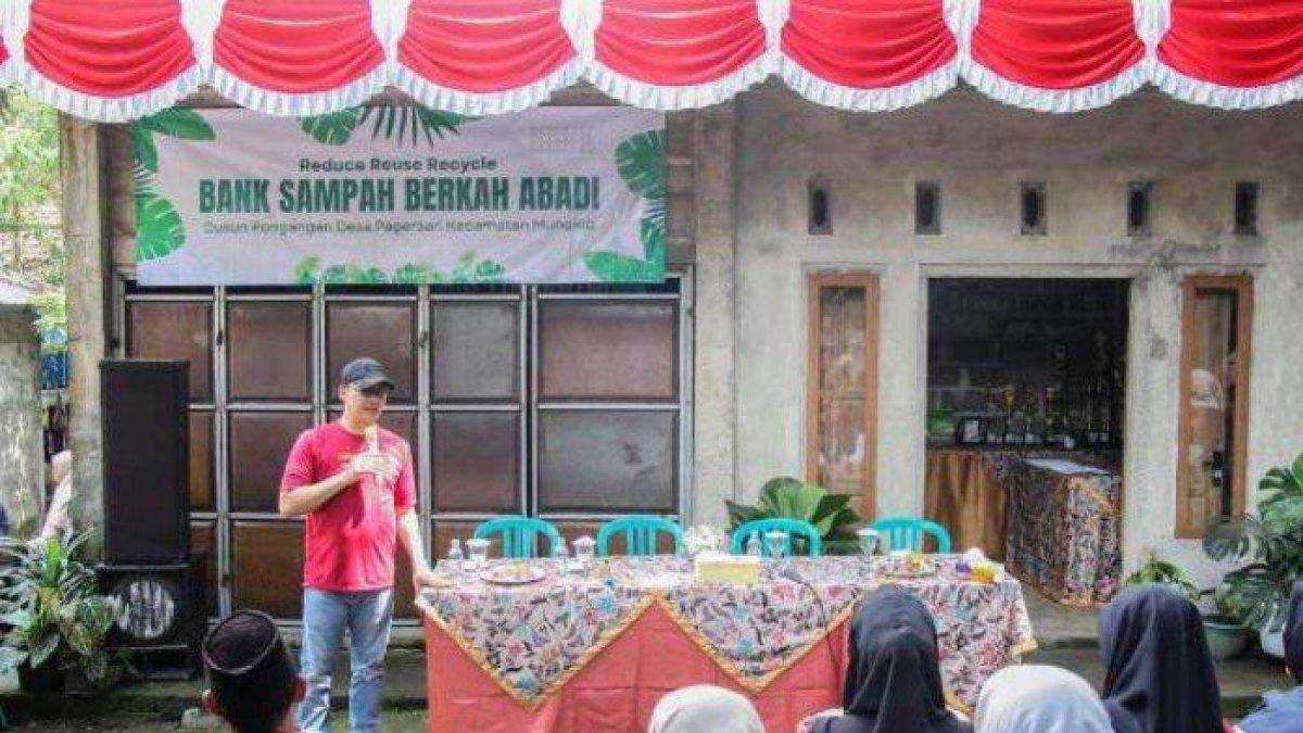 PROGRAM BUPATI JOGJA - Bakti Sosial (Baksos) peringatan Hari Keluarga, Hari Anak, Hari Lahir Pancasila, dan Hari Lingkungan Hidup yang digelar di Dusun Pongangan, Desa Pagersari, Kecamatan Mungkid.