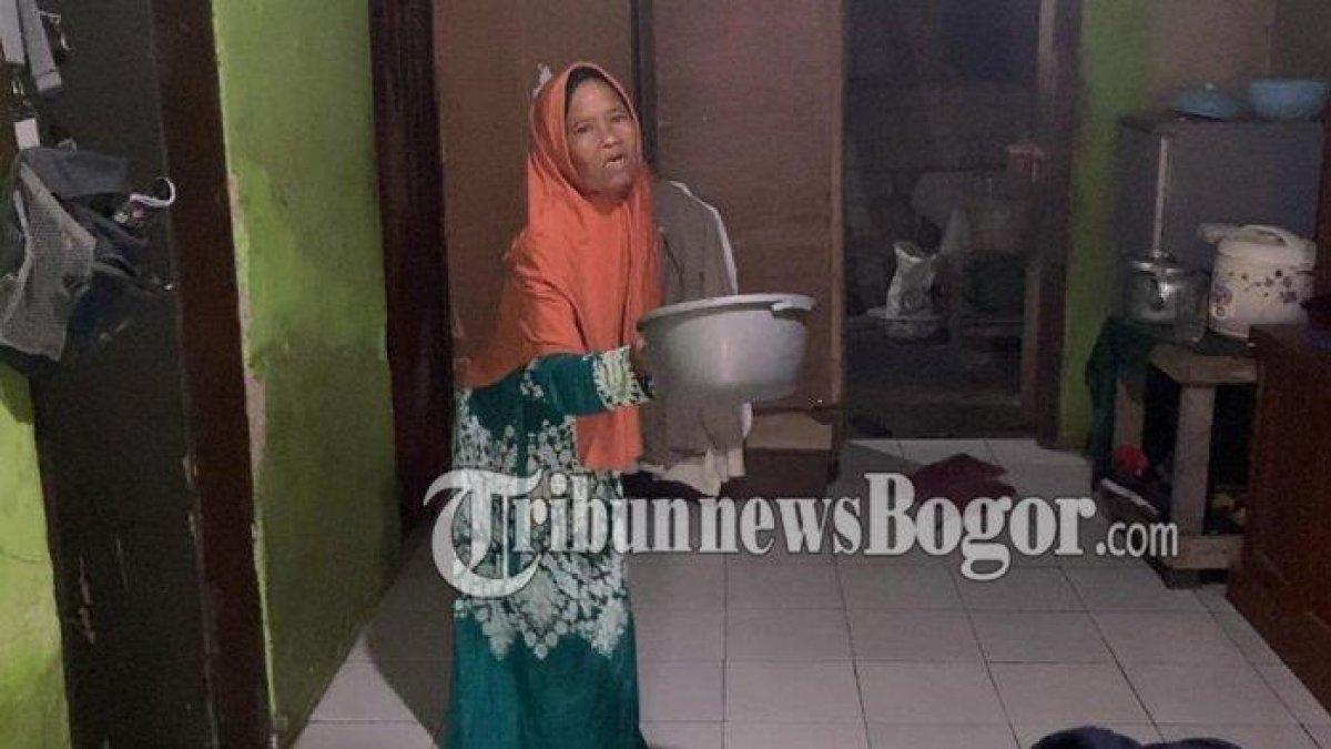 Baliah, si pengemis A kasian A di TNGHS Bogor jadi perbincangan netizen, Jumat (12/1/2024).