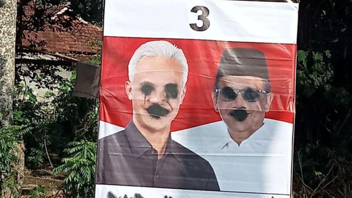 Baliho peraga kampanye pasangan Ganjar Pranowo - Mahfud MD di Desa Kedawung, Kecamatan Nglegok, Kabupaten Blitar, menjadi sasaran vandalisme bermuatan politis, Jumat (12/1/2024)