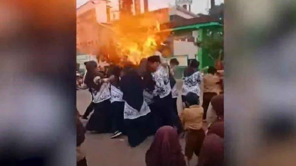 Sebanyak 10 guru sekolah dasar negeri (SDN) Cimuning 1, Kecamatan Mustika Jaya, Kota Bekasi, mengalami luka bakar akibat meledaknya balon gas saat perayaan Hari Guru Nasional, Sabtu (25/11/2023).