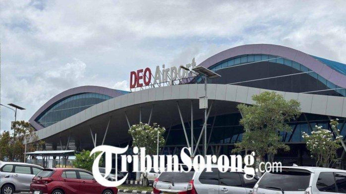 100 HARI KERJA - Gubernur Papua Barat Daya Elisa Kambu menegaskan, pentingnya transportasi udara sebagai kunci peningkatan pariwisata dan pertumbuhan ekonomi daerah, dalam hal ini menyangkut pengembangan Bandara DEO Sorong.