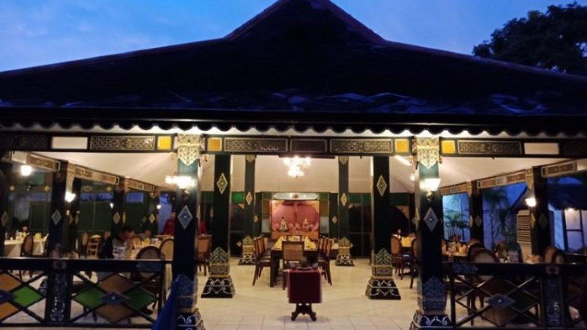 WISATA KULINER JOGJA - Bangunan joglo khas budaya Jawa, di Restoran Bale Raos di kawasan Keraton Kasunanan Yogyakarta, Sabtu (12/3/2018).