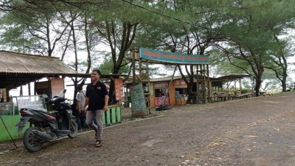 WISATA PANTAI CONGOT - Bangunan kios pedagang terdapat di Kawasan Pantai Congot, Jangkaran, Kapanewon Temon, Kabupaten Kulon Progo. Rencananya, kios itu akan ditata ulang.
