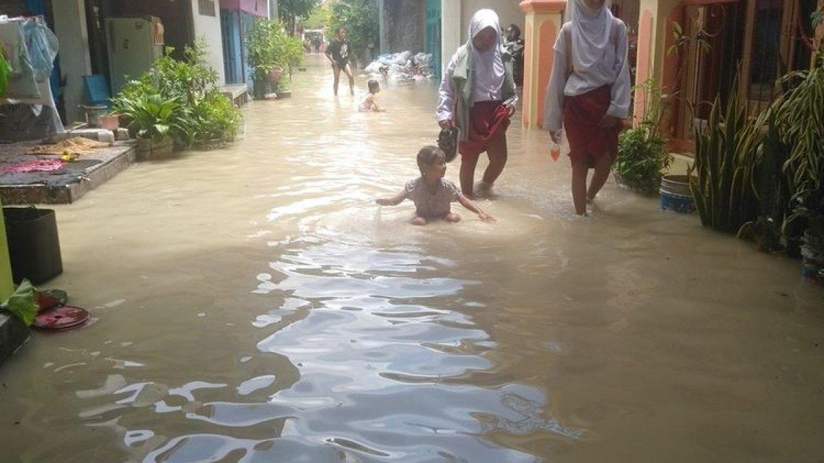 Banjir di wilayah perkotaan Purwodadi, Kabupaten Grobogan, Jawa Tengah, Selasa (6/2/2024) siang.