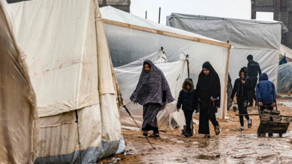 Banjir yang melanda kamp pengungsi di Jalur Gaza, Palestina.