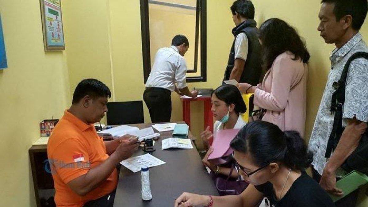 Beberapa warga terpantau memenuhi Polres Badung untuk membuat SKCK, Kamis (14/11/2019).