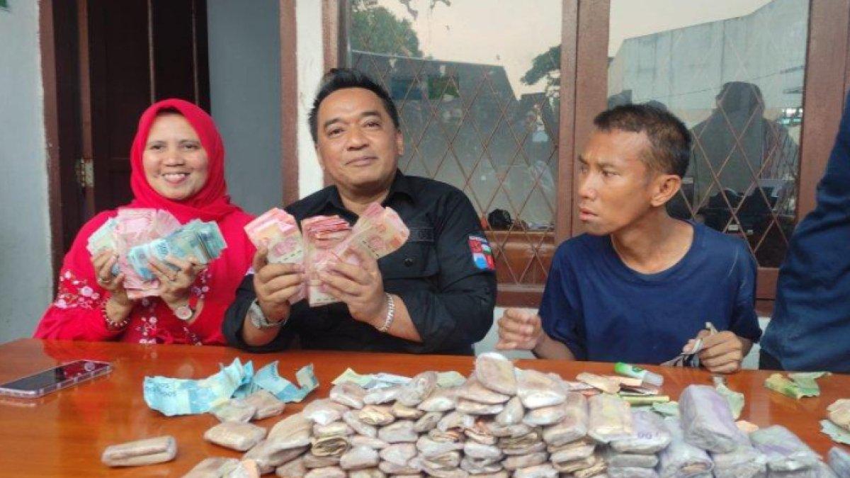 Beginilah cara unik pengemis di Bogor raup dan simpan uang Rp 50 juta di kantong celana