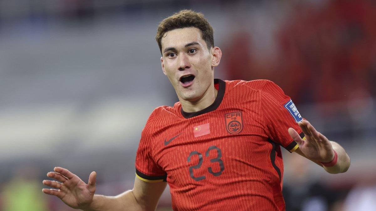 PEMAIN TIMNAS CHINA - Behram Abduweli dari China merayakan gol setelah mencetak gol dalam laga Grup C kualifikasi Piala Dunia FIFA 2026 zona Asia antara China dan Thailand di Shenyang, Provinsi Liaoning, China timur laut, pada 6 Juni 2024.