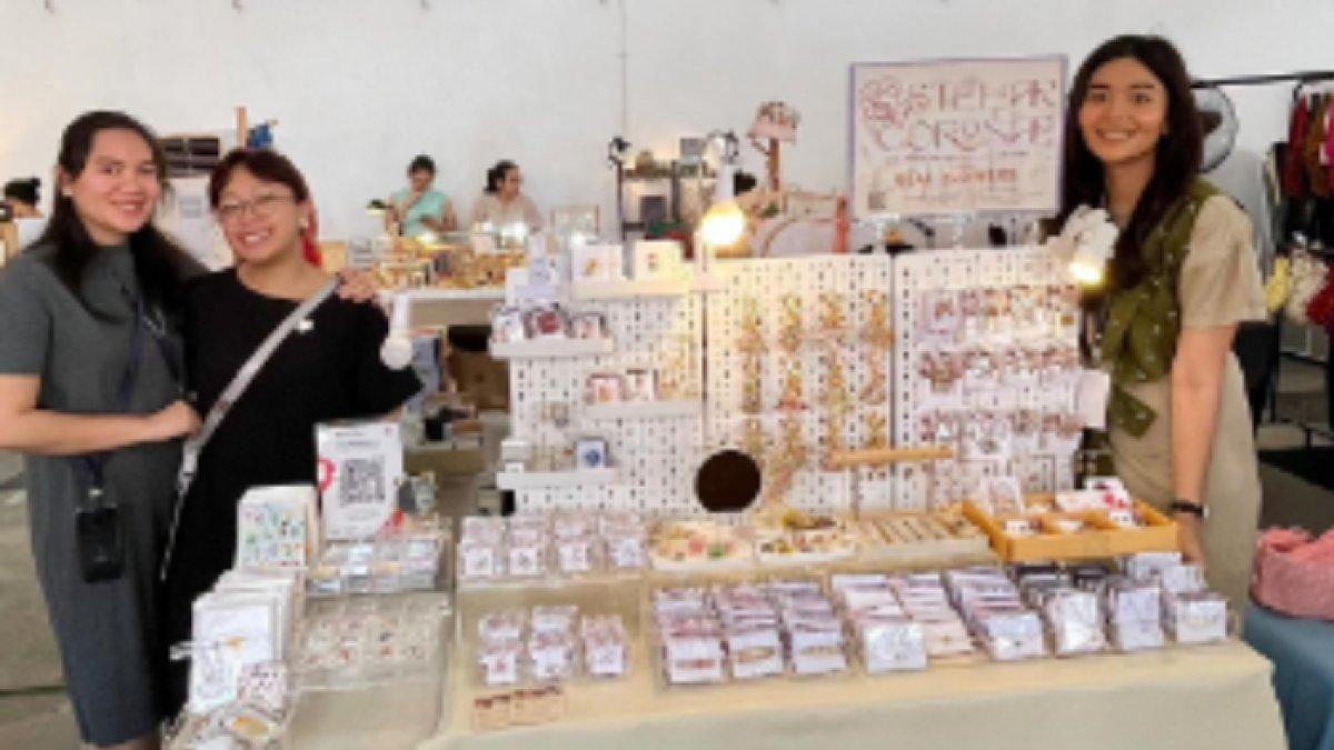 Berawal dari hobi, kini sukses menjadi pebisnis kerajinan bunga kering, raup cuan fantastis