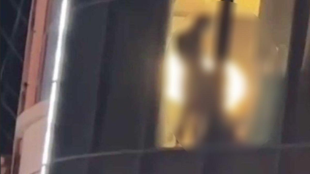 Berbuat tak senonoh di hotel, 1 pria dan 2 wanita ini tak sadar tirai kamar terbuka