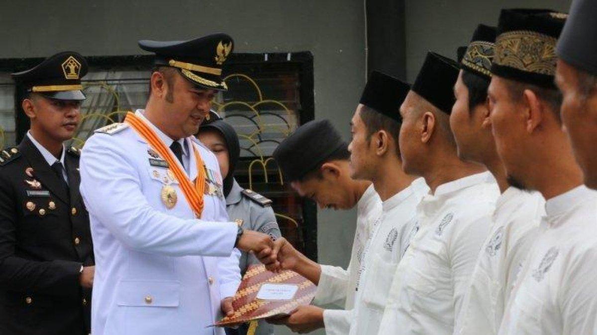 BUPATI SIJUNJUNG - Berikut sosok dan profil Benny Dwifa Yuswir, Bupati Sijunjung yang dilantik Prabowo Subianto.
