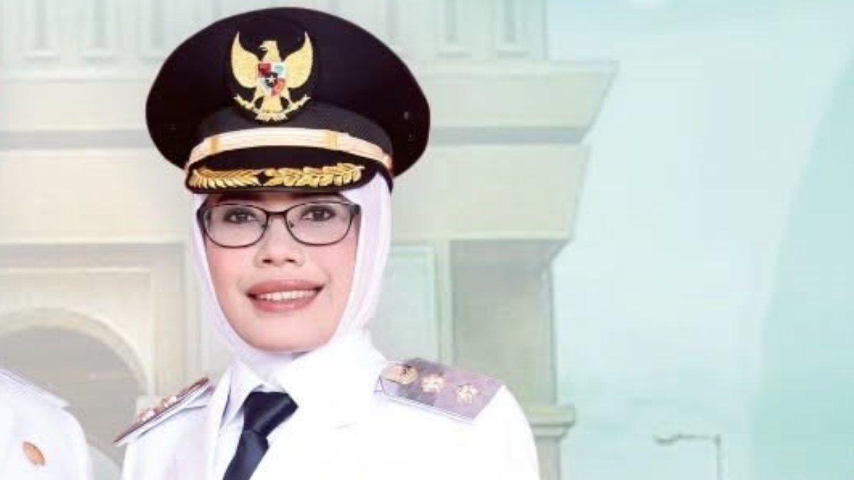 WAKIL BUPATI KEDIRI - Berikut sosok dan profil Dewi Mariya Ulfa Wakil Bupati Kediri yang dilantik Prabowo Subianto.