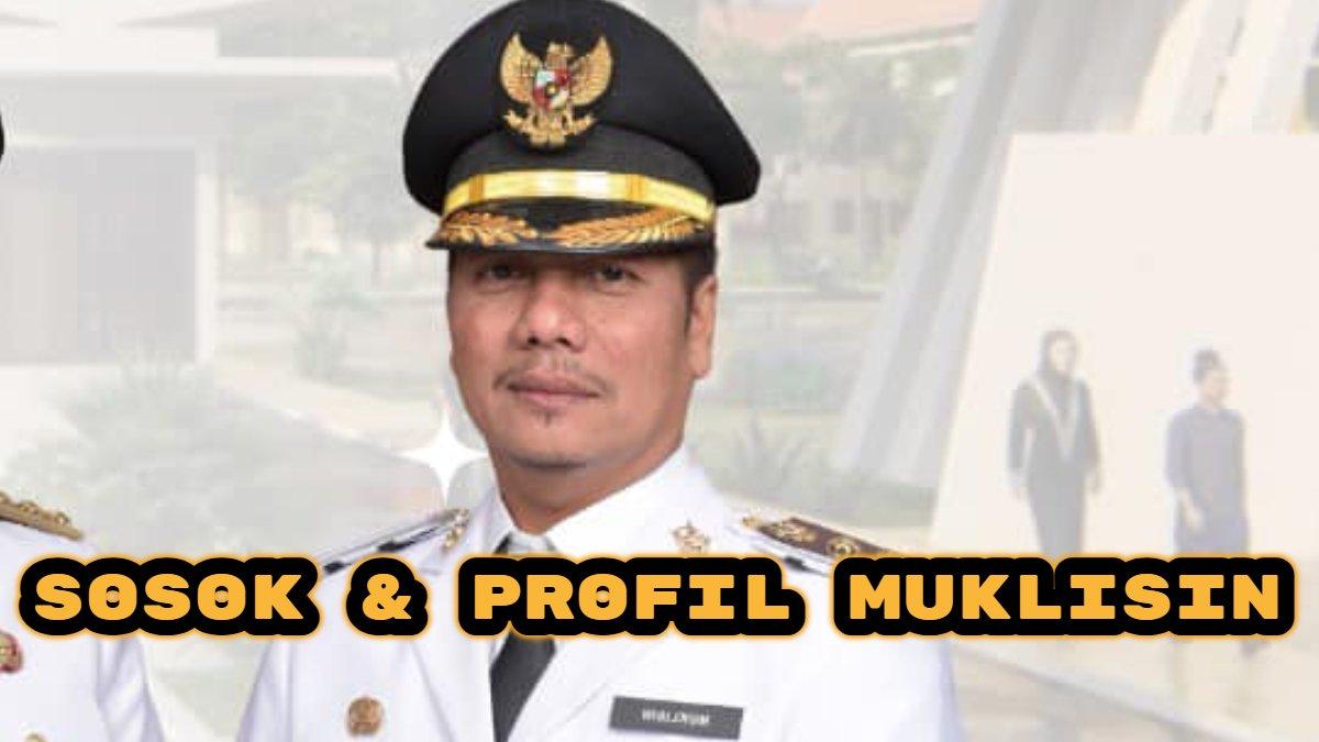 BUPATI KUANSING - Berikut sosok dan profil Muklisin Wakil Bupati Kuansing yang dilantik Prabowo Subianto.