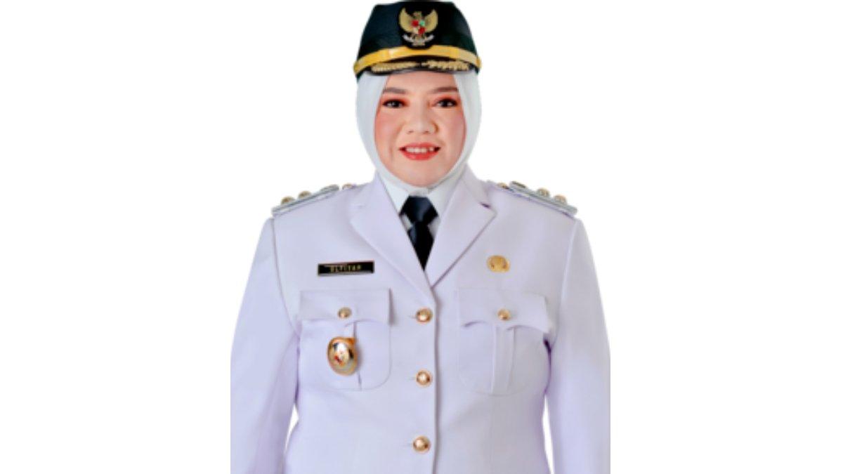 WAKIL BUPATI SITUBONDO - Berikut sosok dan profil Ulfiyah, Wakil Bupati Situbondo yang diperiksa Komisi Pemberantasan Korupsi (KPK).