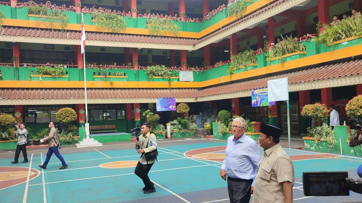 BILL GATES - Bill Gates dan Prabowo Subianto tinjau MBG di Pulogadung.