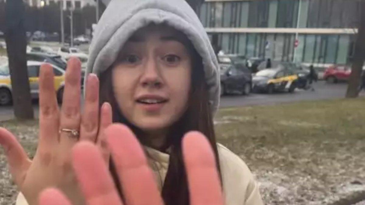 BILLY SYAHPUTRA MELAMAR - Billy Syahputra bagikan momen romantis dengan Vika Kolesnaya.