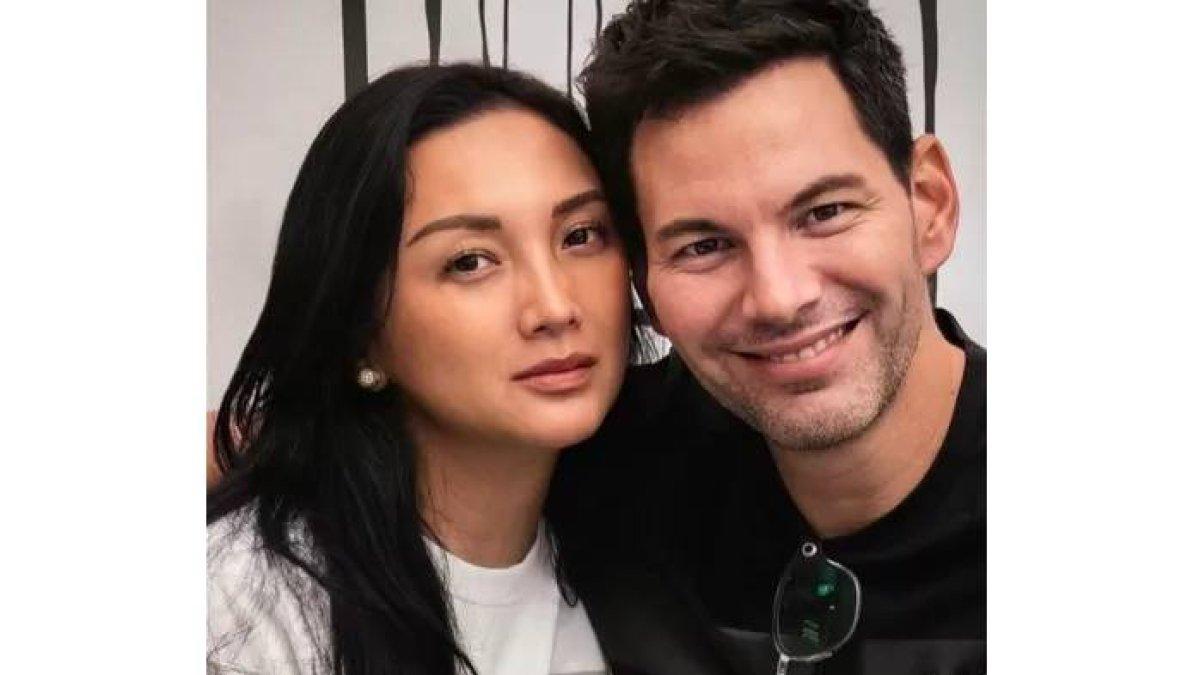 Bobby Tonelli, Kekasih Tata Cahyani