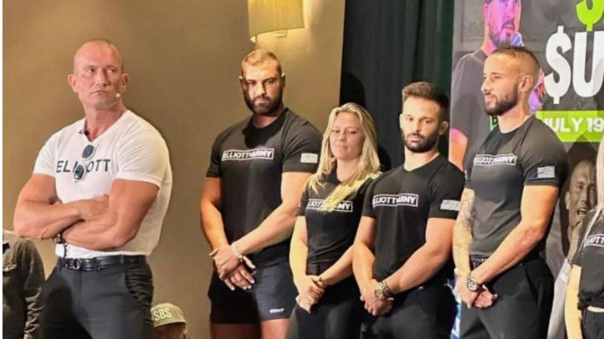 Bos pecat karyawannya yang perutnya tak six pack