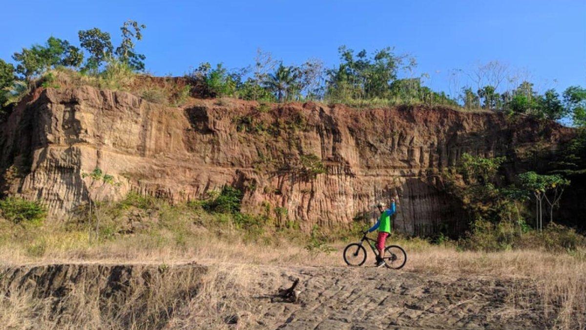 WISATA ALAM - Potret Brown Canyon disadur dari Kompas.com pada Minggu (9/3/2025). Brown Canyon berlokasi di Boyolali, Jawa Tengah.