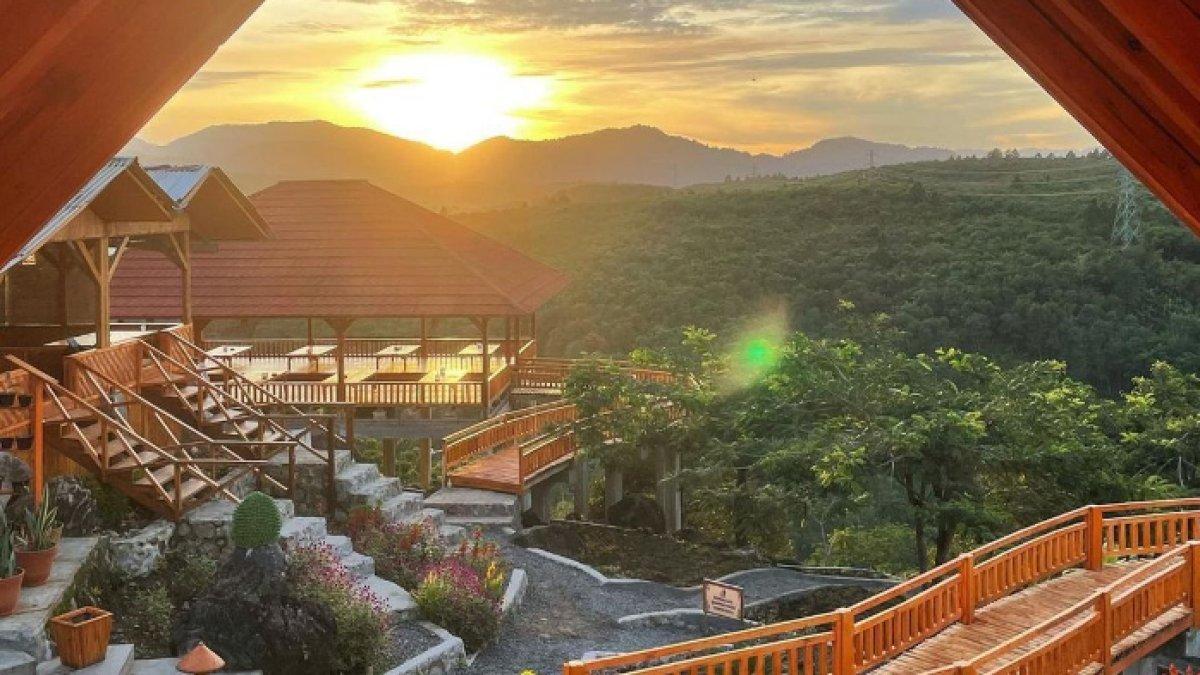 WISATA SERU - Potret Bukit Durian Sagara disadur dari Kompas.com pada Jumat (28/3/2025). Bukit Durian Sagara berada di Sukabumi, Jawa Barat.