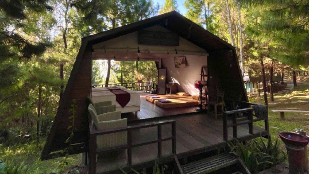 WISATA ALAM - Potret penginapan di Bukit Lintang Sewu diambil dari Instagram pada Kamis (6/3/2025). Bukit Lintang Sewu menawarkan glamping.