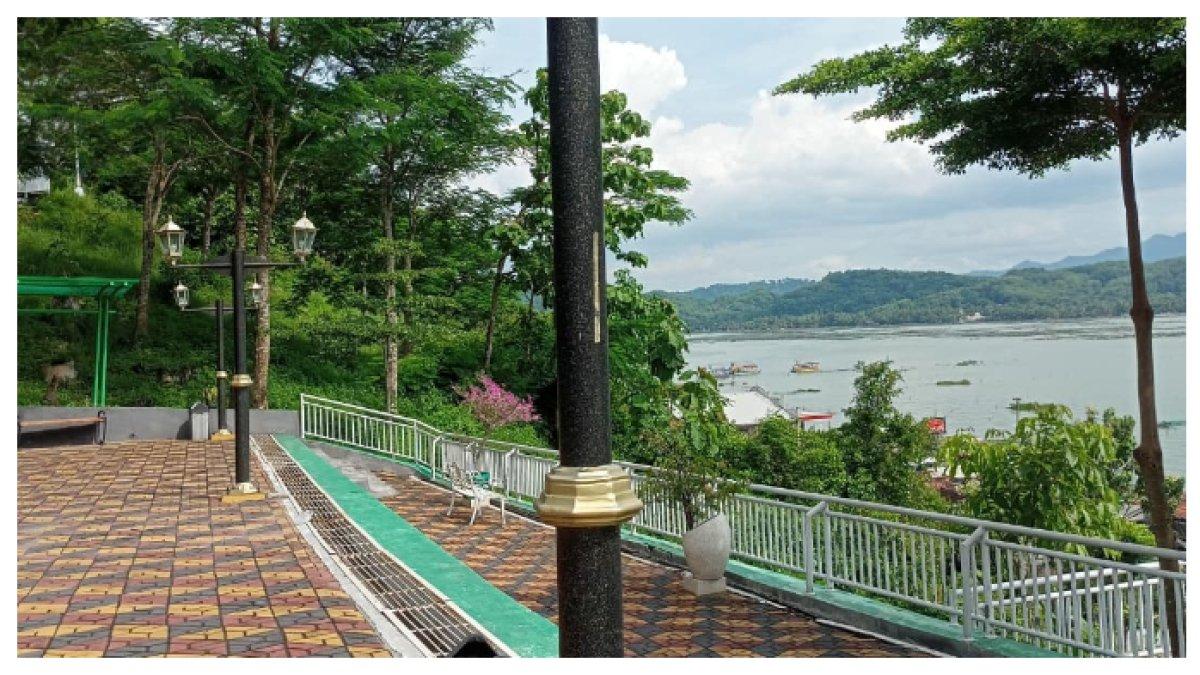 REKOMENDASI OBYEK WISATA: Menikmati panorama Waduk Jombor dari Bukit Sidoguro, perpaduan alam yang menenangkan!