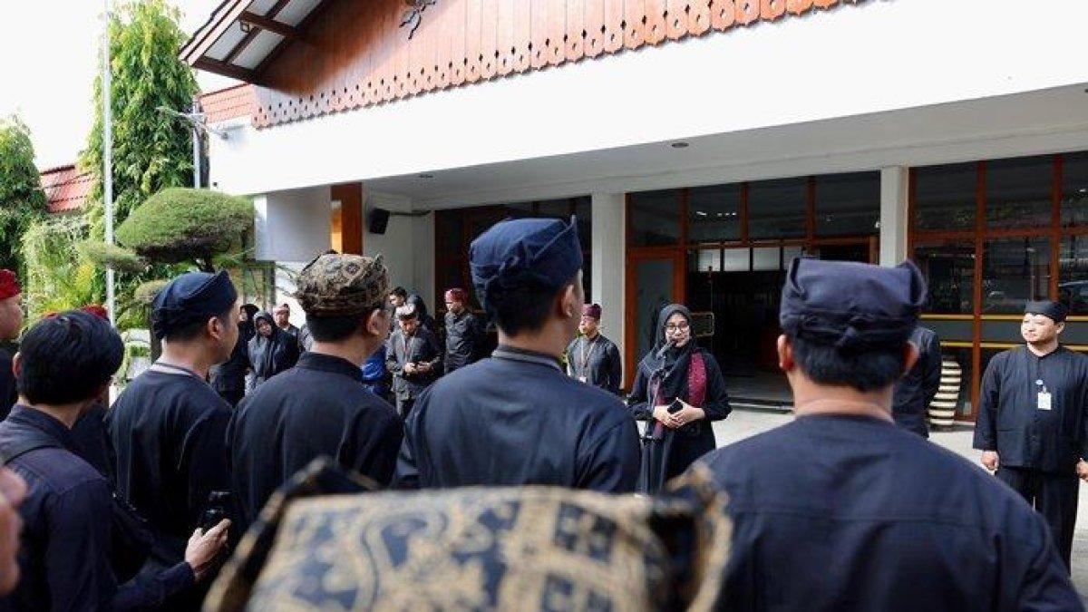 PROGRAM BUPATI BANYUWANGI - Bupati Banyuwangi Ipuk Fiestiandani saat peluncuran di Kantor Dinas Pekerjaan Umum Cipta Karya Perumahan Pemukiman (CKPP) Kabupaten Banyuwangi, Kamis (19/6/2025).