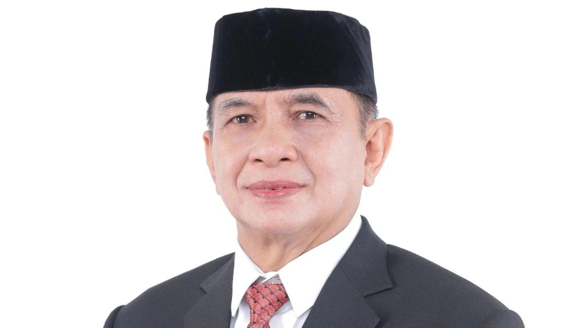 SOSOK BUPATI - Bupati Barito Timur, Muhammad Yamin saat berjabat tangan dengan ASN, foto diunduh dari Instagram (11/6/2025).