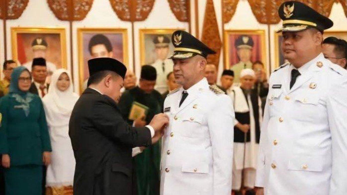 100 HARI KERJA - Pasangan Dedy Putra-Tri Wahyu Hidayat resmi dilantik Bupati dan Wakil Bupati Bungo, Provinsi Jambi periode 2025-2030.