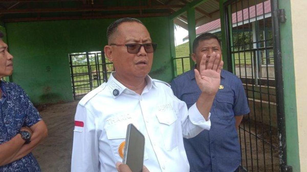 SIDAK BUPATI GORUT - Bupati Gorontalo Thariq Modanggu melakukan sidak di Holding Ground Desa Motinelo, Kecamatan Kwandang, Kabupaten Gorontalo Utara, Jumat (20/6/2025).