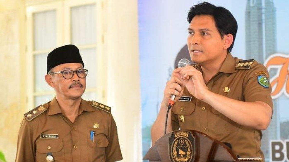PROGRAM BUPATI INDRAMAYU - Bupati Indramayu, Lucky Hakim (kanan), bersama Wakil Bupati Indramayu, Syaefudin.