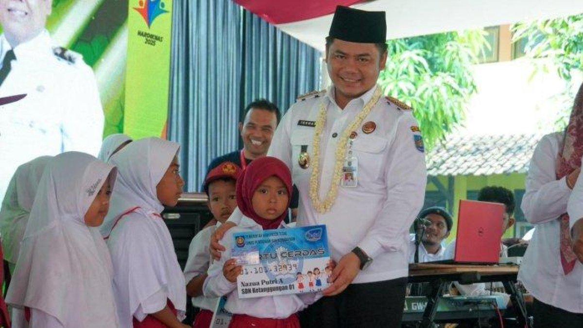 PROGRAM BUPATI TEGAL - Bupati Ischak Luncurkan Program “Tegal Berinovasi Untuk Pendidikan yang Lebih Unggul”.