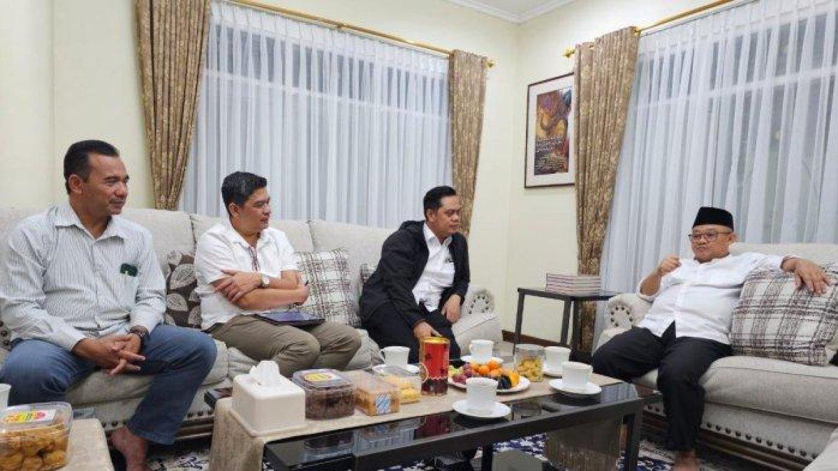 100 HARI KERJA - Bupati Jepara Witiarso Utomo melakukan pertemuan dengan Menteri Pendidikan Dasar dan Menengah (Mendikdasmen) Prof. Dr. Abdul Mu'ti di Rumah Dinas Mendikdasmen, Jakarta, baru-baru ini. Pemerintah Kabupaten Jepara berkomitmen untuk memperbaiki fasilitas pendidikan di Kota Ukir.