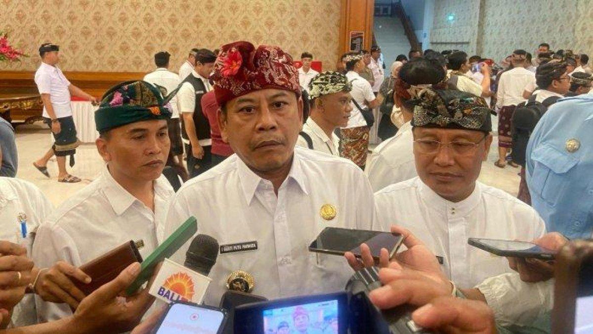 100 HARI KERJA - Bupati Karangasem I Gusti Putu Parwata akui akan tetap sejalan dengan provinsi, namun masalah air tetap jadi prioritas.