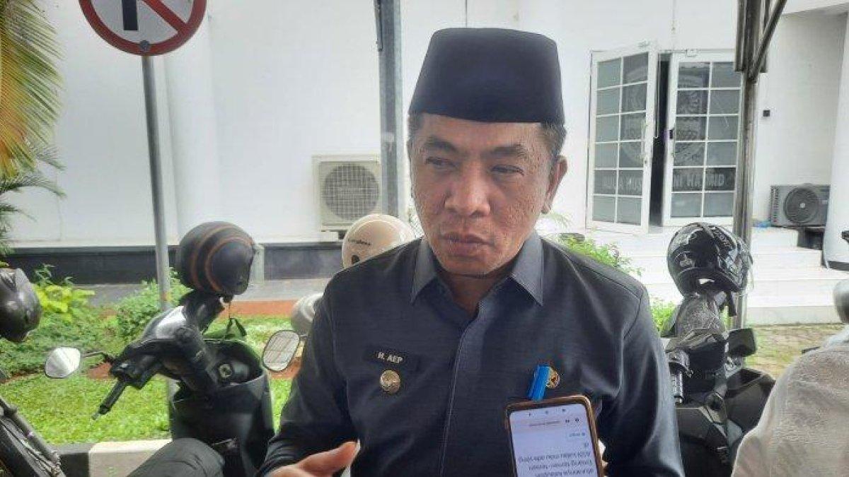 100 HARI KERJA - Bupati Karawang Aep Syaepuloh mengaku telah mengirimkan surat permohonan pembatalan izin pertambangan di Tamansari, Kecamatan Pangkalan, Kabupaten Karawang kepada Gubernur Jawa Barat Dedi Mulyadi, Kamis (10/4/2025).