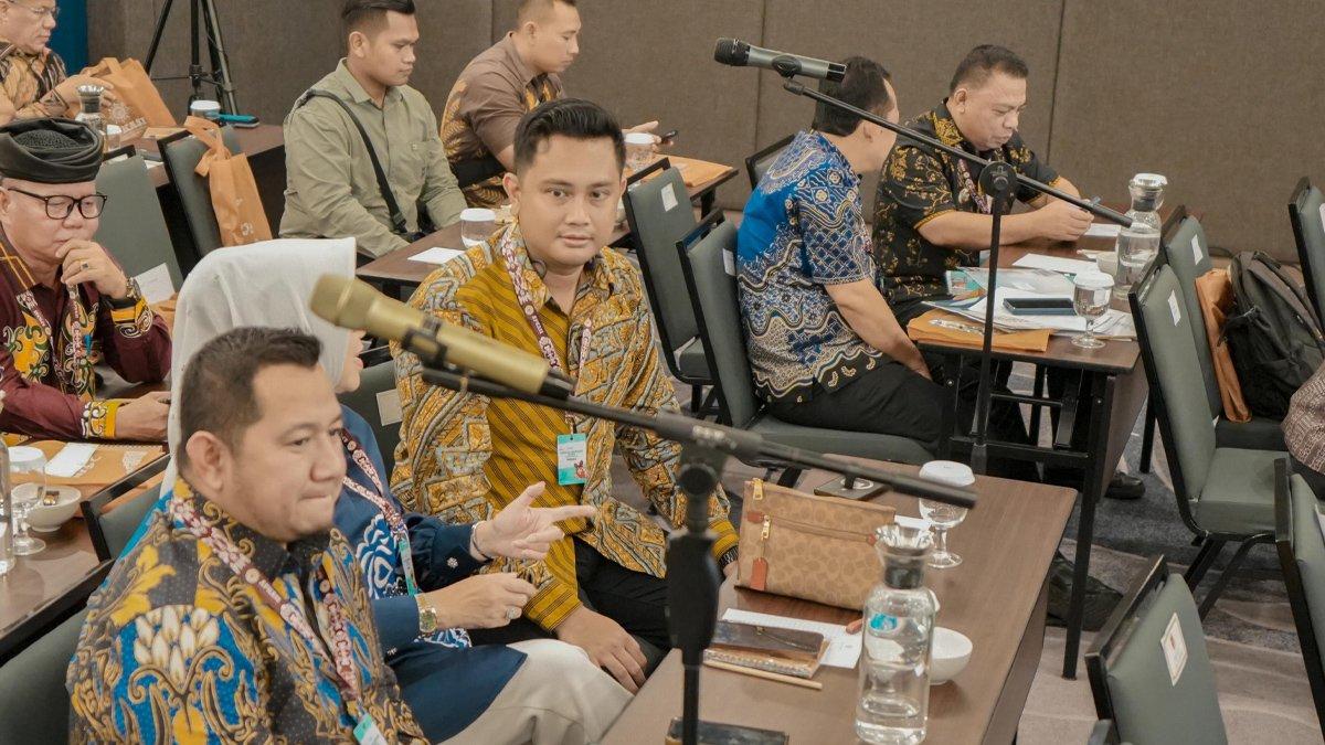 MUNAS APKASI - Bupati Klaten Hamenang Wajar Ismoyo, menghadiri Musyawarah Nasional (Munas) ke-VI Asosiasi Pemerintah Kabupaten Seluruh Indonesia (APKASI) tahun 2025 yang diselenggarakan di Ruang Samratulangi, Sentra Hotel, Kabupaten Minahasa Utara, Sulawesi Utara, Jumat (30/5/2025).