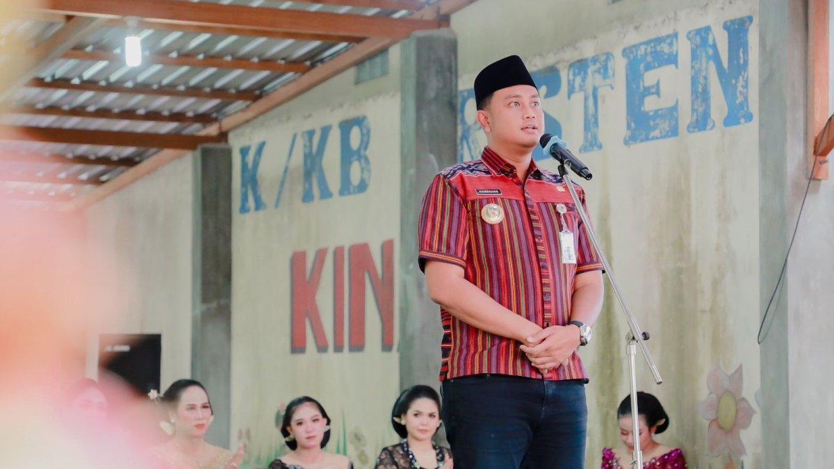 TRADISI BERSIH SENDANG - Bupati Klaten Hamenang Wajar Ismoyo menghadiri Tradisi Bersih Sendang Simbar Joyo, Desa Jonggrangan, Kecamatan Klaten Utara, Klaten Jumat (5/7/2025).