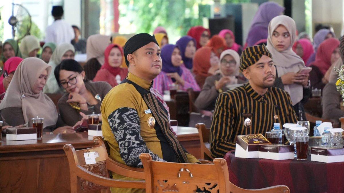 PEMKAB KLATEN KARTINIAN - Bupati Klaten Hamenang Wajar Ismoyo dan Wabup Benny Indra Ardhianto menghadiri diskusi publik bertema “Perempuan Berdaya Memaksimalkan Potensi Diri