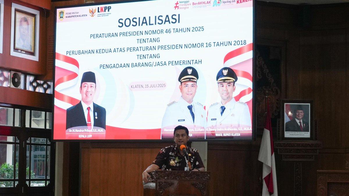 SOSIALISASI PRPRES - Bupati Klaten Hamenang Wajar Ismoyo memberikan sambutan pada kegiatan Sosialisasi Peraturan Presiden (Perpres) Nomor 46 Tahun 2025 di Ruang Sidang Paripurna DPRD Klaten, Selasa (15/7/2025).
