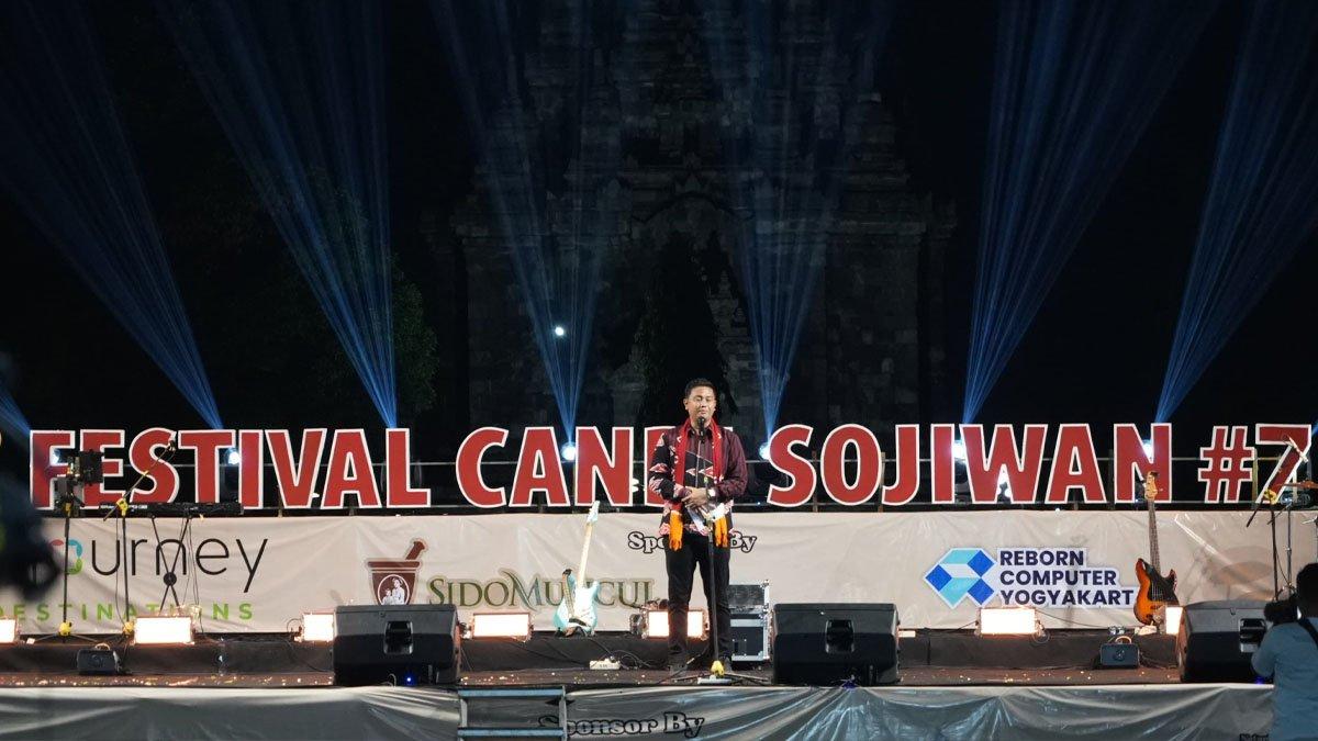 FESTIVAL CANDI SOJIWAN - Bupati Klaten Hamenang Wajar Ismoyo memberikan sambutan saat Festival Candi Sojiwan, kompleks Candi Sojiwan pada Minggu (13/7/2025).