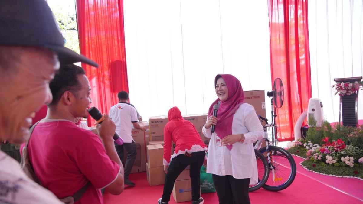 Bupati Klaten Sri Mulyani berdialog dengan warga saat Sambang Warga di Desa Janti, Kecamatan Polanharjo, Klaten, Rabu (23/10/2024).