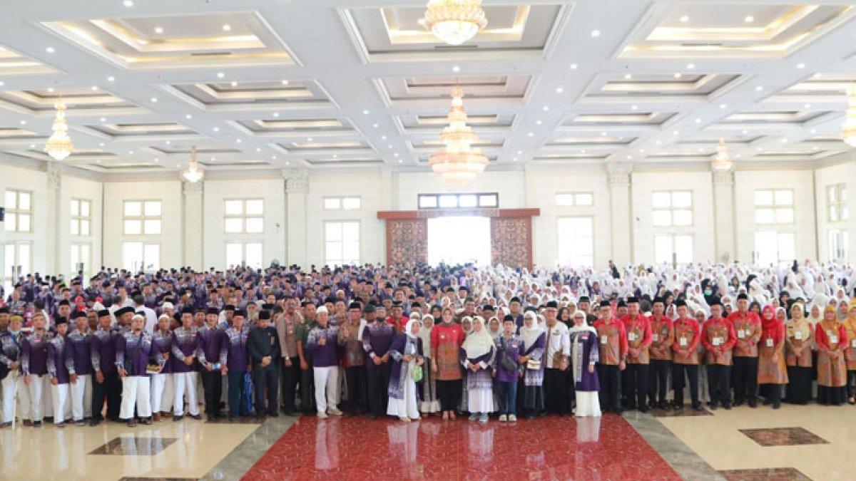 Bupati Klaten Sri Mulyani bersama 1155 jamaah calon haji asal Klaten