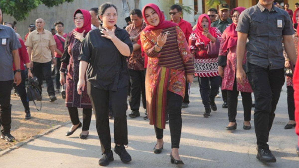 Bupati Klaten, Sri Mulyani mendampingi Ketua DPR RI, Puan Maharani